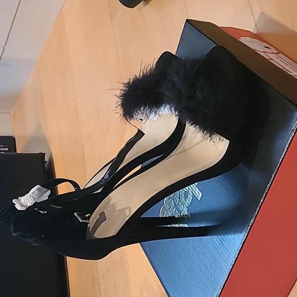 NWB Charlotte Russe fluffy heels size 8 - Picture 2 of 4